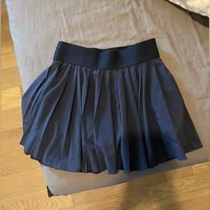 Aritzia TNA navy tennis skirt